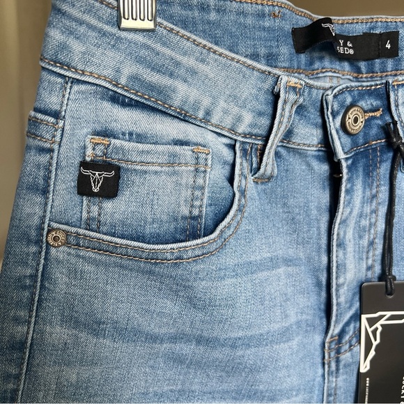 Lucky & Blessed Women’s High Rise Bermuda Fit Jean Shorts Size 4 NWT $20 - Picture 5 of 13